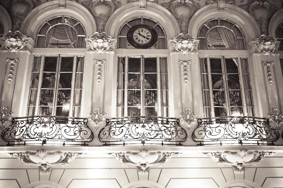 Arquitectura clásica por todo el Casino de Madrid. Mi cámara dispara por todos los sitios, es lo que pasa por ser fotógrafo